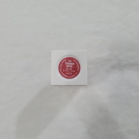 FREE W/ Purchase Moira Signature Creamy Lipstick 14 Tender Rose - Picture 7 of 8